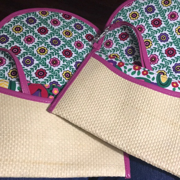 NWOT🚦see/read 🚦 only left -VERA BRADLEY WRISTLET - Picture 2 of 4